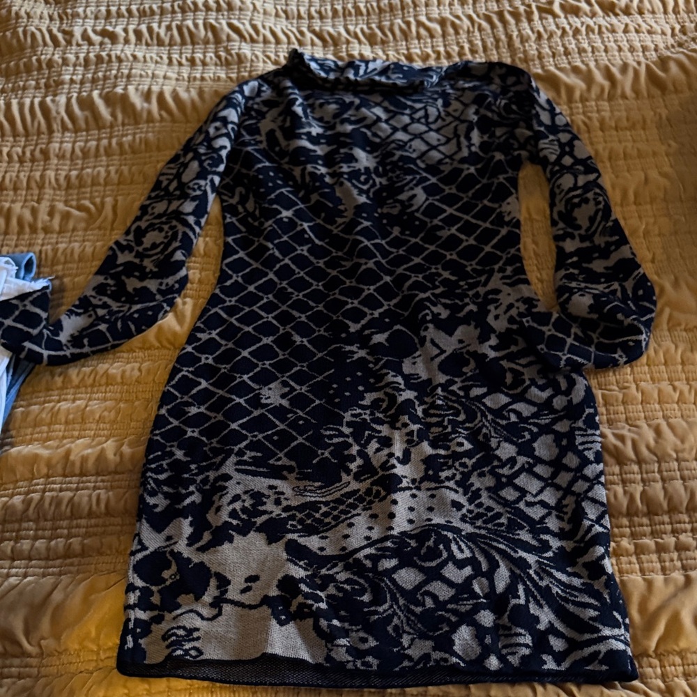 VENUS Black and tan Long Sleeve Dress